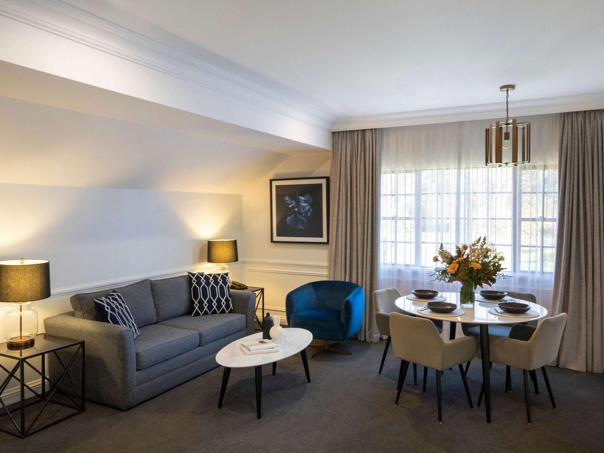 แกรนด์ เมอร์เคียว เดอะฮิลส์ ล็อดจ์ Hotel คาสเซิลฮิลล์ ภายนอก รูปภาพ