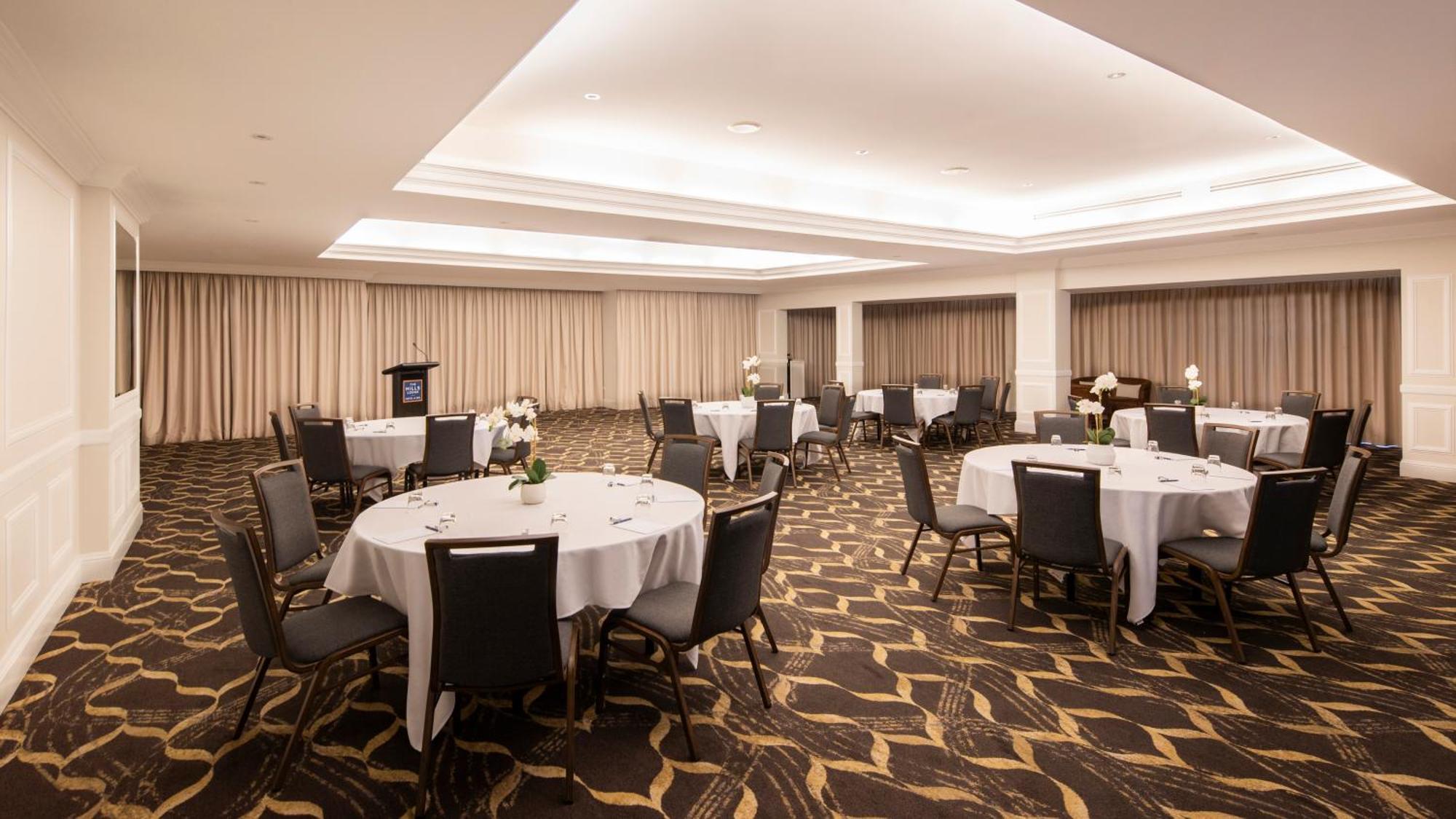 แกรนด์ เมอร์เคียว เดอะฮิลส์ ล็อดจ์ Hotel คาสเซิลฮิลล์ ภายนอก รูปภาพ