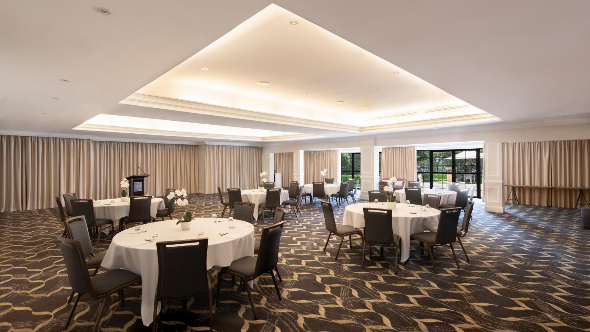 แกรนด์ เมอร์เคียว เดอะฮิลส์ ล็อดจ์ Hotel คาสเซิลฮิลล์ ภายนอก รูปภาพ